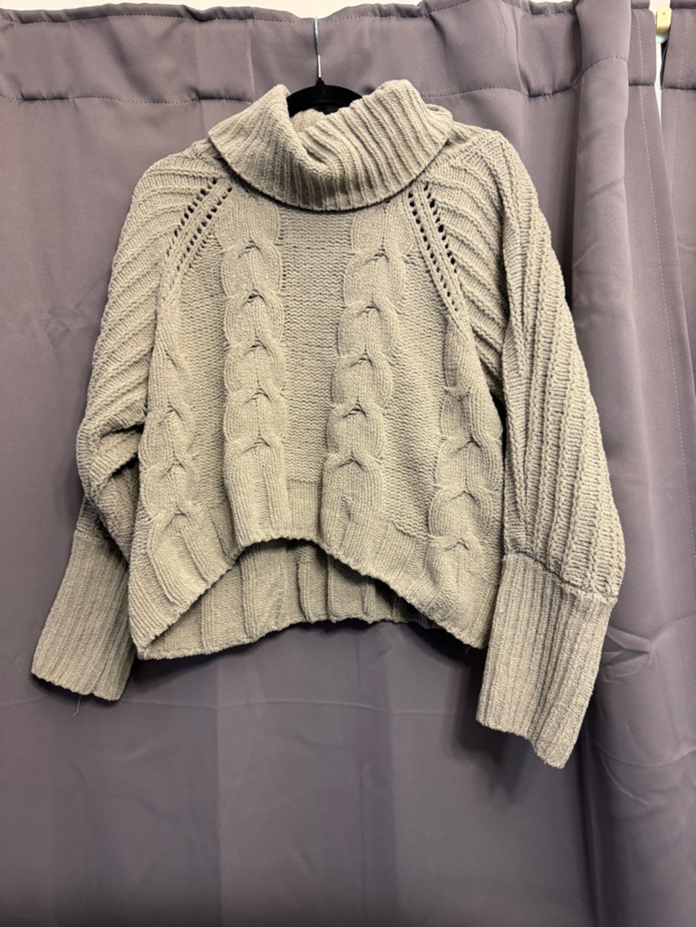 Turtleneck Cable Knit Sweater - Light Green